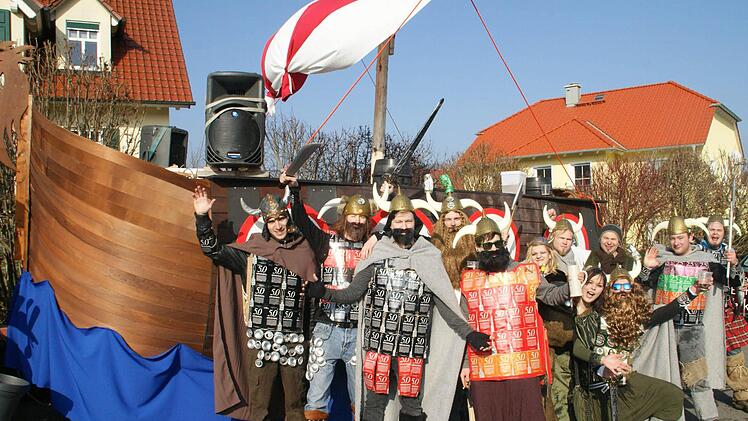 Als Bierwikinger fiel die Schleichacher Jugend in Trossenfurt ein.