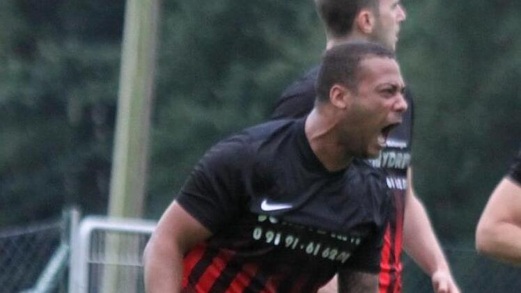 Der Jubel von Jeremy Hopkins nach seinem Siegtreffer zum 3:2 für den ATSV.