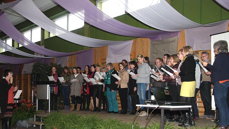 Der Schulleiterchor ERH und ER   Foto: Richard Sänger