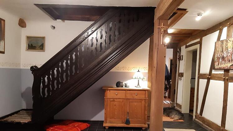 Der Treppenaufgang ins 2. Stockwerk - vermutlich aus dem 17. Jahrhundert.