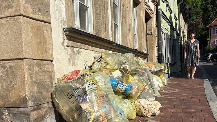 Gelbe S&auml;cke in der Bamberger Sutte: M&uuml;llabholung l&auml;sst auf sich warten