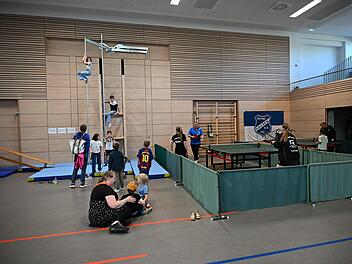 Vielf&auml;ltige Sportm&ouml;glichkeiten konnten die Besucher in der neuen Mehrzweckhalle in Hausen gleich ausprobieren. Martin Landeck