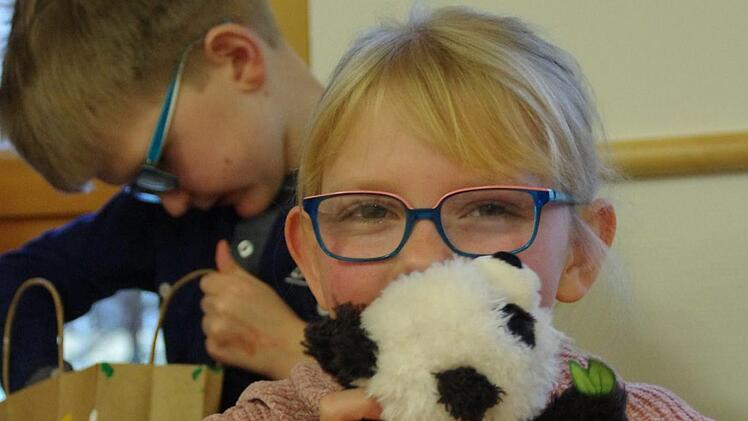 Der Nikolaus besuchte die Petra-Döring-Schule in Kronach. Foto: Marco Meißner