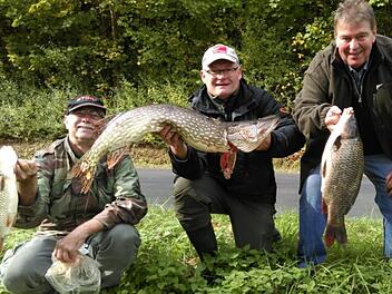 Herbstangeln beim Verein der Sportangler: Sieger wurde Udo Sell (Mitte) vor Rudi Clment und Harry Brückner.Christopher Wex
