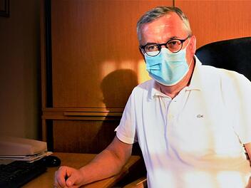 Detlev Hollatz setzt wie seine Kollegen auf Prävention. Der Mundschutz ist besonders wichtig.  Foto: Josef Hofbauer