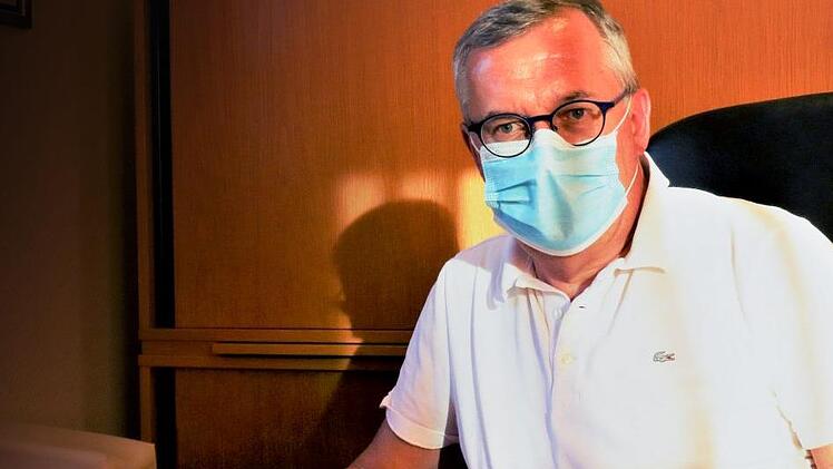 Detlev Hollatz setzt wie seine Kollegen auf Prävention. Der Mundschutz ist besonders wichtig.  Foto: Josef Hofbauer