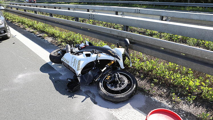 42-j&auml;hriger Biker nach Auffahrunfall lebensbedrohlich verletzt