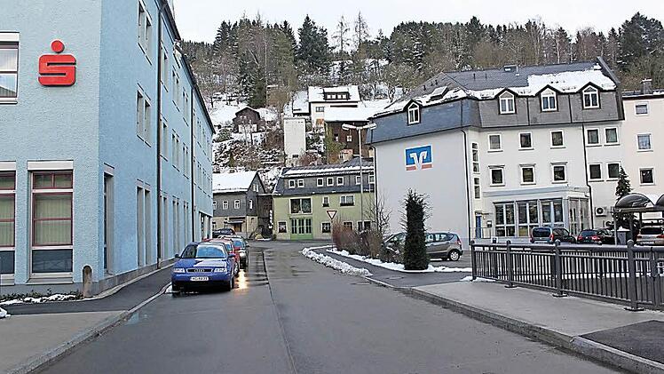 So sieht der fertiggestellte Teil der Ludwigsstadter Bahnhofstraße mit der Loquitzbrücke aus.  Foto: Veronika Schadeck