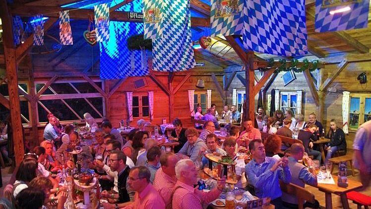 Eröffnung der "Oktoberfest-Hütte" an der Reitanlage der Oberen Saline.  Klaus Werner
