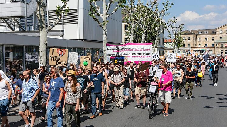 Demonstration gegen das geplante Polizeiaufgabengesetz am 12. Mai 2018 in Bamberg. Foto: Matthias Hoch