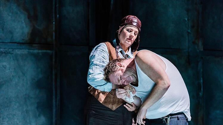 Eine Todesverkündigung auch in der "Götterdämmerung": Stéphanie Müther als Brünnhilde und Daniel Kirch als Siegfried   Kirsten Nijhof
