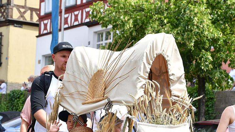 Krippenkinder auf Zeitreise in die Vergangenheit
