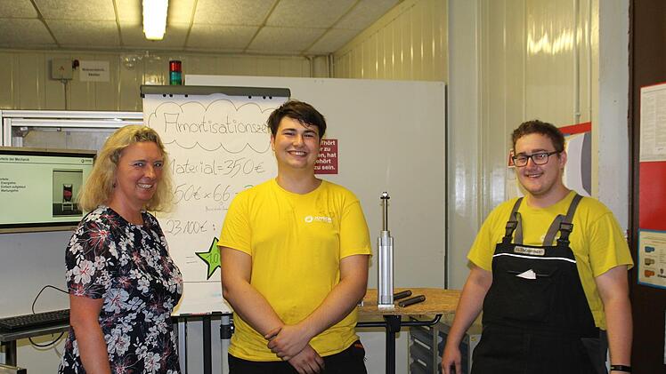 Auch bei Joyson Safety Systems in Albertshausen schaute sich Ministerin Kerstin Schreyer um. Foto: Raphael Mantis