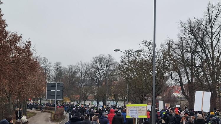 Mobile Demonstration mit 4200 Teilnehmern in Ansbach