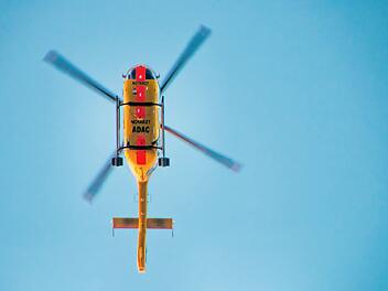 Mit dem Hubschrauber ins Krankenhaus gebracht - Zehnjähriger stürzt mit Mountainbike