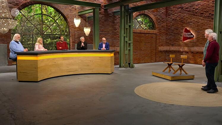 Christian Vechtel startete mit 200 Euro. Benjamin Leo Leo stieg auch ein, ebenso Julian-Schmitz-Avila. Als 500 im Raum standen, erklärten die Verkäufer: "Da müsste noch mehr gehen."