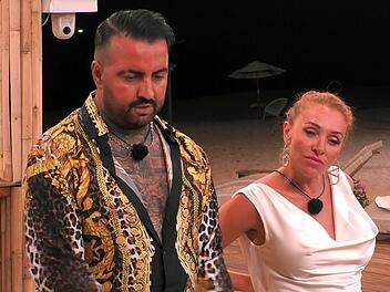 Kampf der RealityAllstars 2026 Böse Überraschung für Georgina: Damit, dass sich Cosimo gegen sie wandte, hatte sie nicht gerechnet. Die Königin dankte unter Tränen ab.