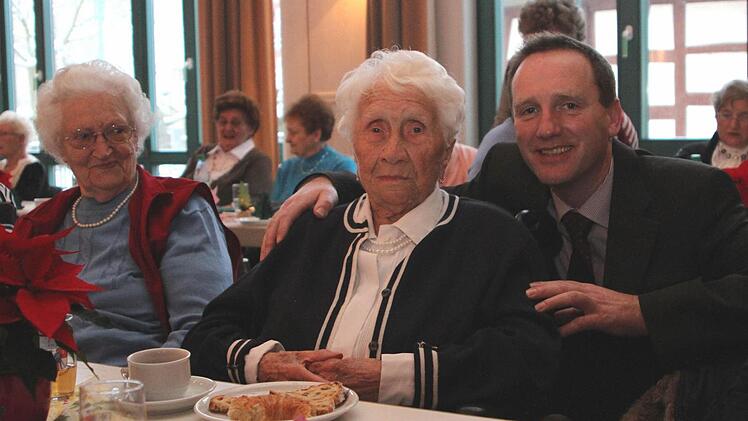 Fototermin mit Bürgermeister Michael Ziegler: Augusta Hau. Foto: gg