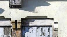 Die Fassade des Gartenhauses ist schön gestaltet, aber . . .