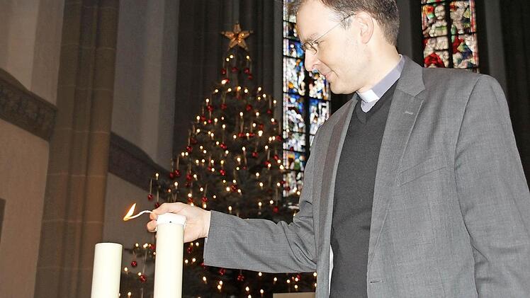 Kaplan Paul Reder feiert heuer in Bad Kissingen zum zweiten Mal Weihnachten: Was zwei Tage vor Heiligabend noch fehlte war die Predigt.