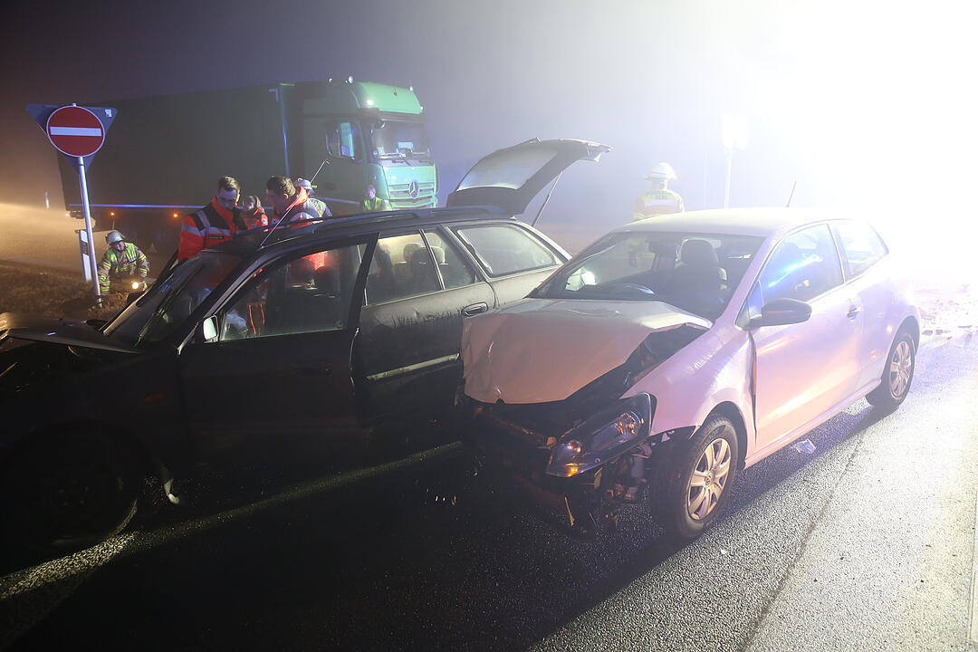 Oberfranken: Schwerverletze nach Frontalcrash an Autobahnauffahrt
