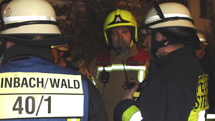 Lagebesprechung am Einsatzort - hier Feuerwehrleute aus Steinbach am WaldMichael Wunder
