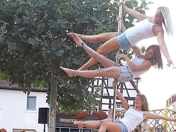 Poledance am Stadtstrand - ein Bild von der Aufführung Foto: M. Erlwein