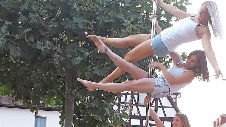 Poledance am Stadtstrand - ein Bild von der Aufführung Foto: M. Erlwein