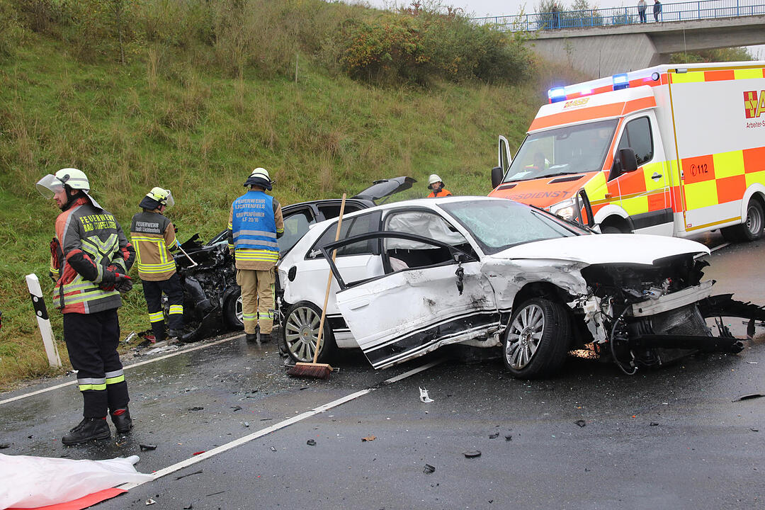 Zwei Schwerverletzte bei Verkehrsunfal an A73