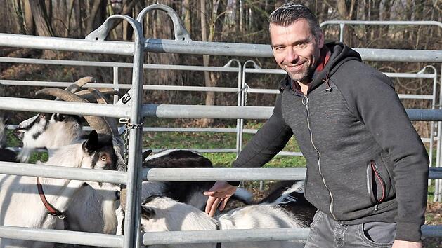 Zirkuschef André Lauenburger schlägt mit seinem Zirkus seit 13 Jahren sein Winterquartier in Wonfurt auf.  Foto: Martin Schweiger