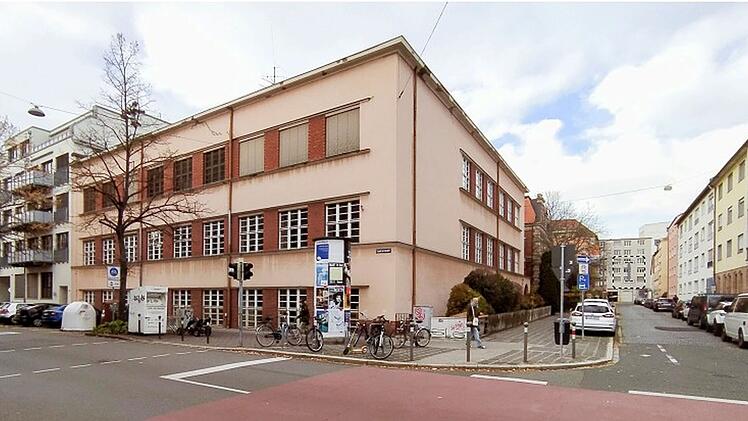 Nürnberg: Berufsschule B14 bekommt Dach- und Fassadensanierung