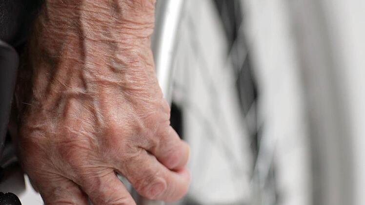 Grundsätzlich gelte für Wohnräume, dass für Barrierefreiheit ein freier Bewegungsraum für rollstuhlgerechte Gestaltung von 1,50 Meter mal 1,50 Meter notwendig ist. Für "normale" Barrierefreiheit wird ein freier Bewegungsraum von 1,20 Meter mal 1,20 Meter benötigt. Dies und vieles mehr wurde beim Vortragsabend zum Thema "Wohnungsanpassung und Wohnberatung" angesprochen. Foto: Patrick Peul