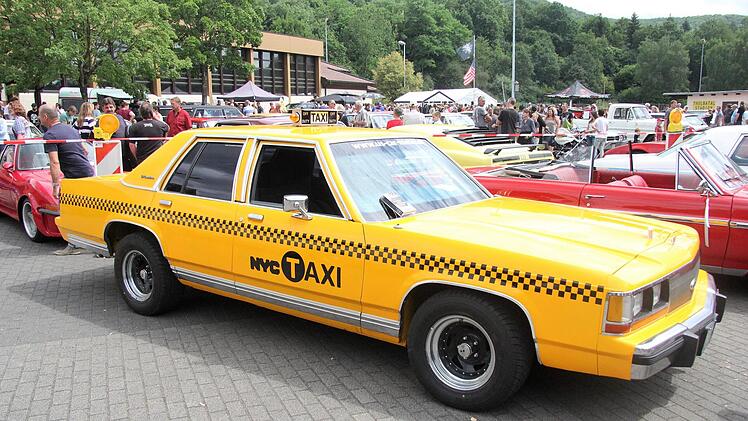 Auch ein US-Taxi war mit von der Partie.  Foto: Bastian Reusch