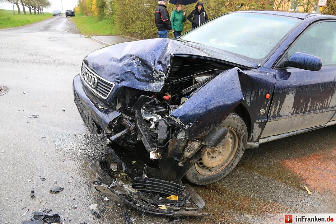Zwei Frauen bei Unfall in Kleukheim verletzt