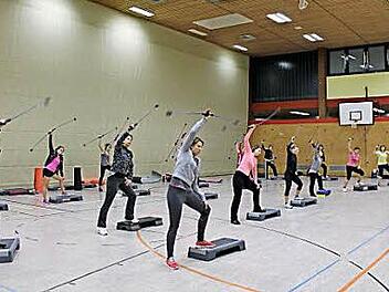 Bei der Fitnessnight kann man allerlei Fitnessger&auml;te und &Uuml;bungsarten ausprobieren. Foto: privat