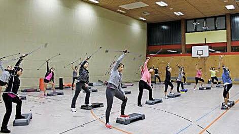 Bei der Fitnessnight kann man allerlei Fitnessger&auml;te und &Uuml;bungsarten ausprobieren. Foto: privat