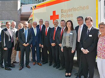 An der Neurologischen Klinik Bad Neustadt wurde mit einer Auftaktveranstaltung das Projekt "Ehrenamtlicher Schlaganfallhelfer" vorgestellt. Unser Bild zeigt (von links): Rhönklinik Geschäftsführer Burkhard Bingel, stellvertretender Landrat Peter Suckfüll, Dr. Michael Brinkmeier (Stiftung Deutsche Schlaganfallhilfe), Beate Hechtle-Frieß (Schlaganfall Büro Unterfranken), Leitender Oberarzt der Neurologischen Klinik Dr. med. Hassan Soda, Thomas Hupp (Geschäftsführer des Zentrums für Aphasie und ...
