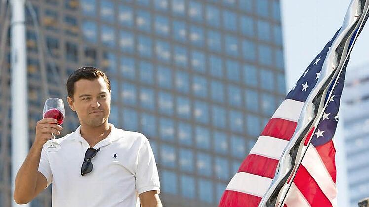 "The Wolf of Wall Street": Als junger Börsenmakler in New York träumt Jordan Belfort (Leonardo DiCaprio) den amerikanischen Traum und wacht auf in der korrupten Realität des Kapitals, das nur eine Maxime kennt - hemmungslose Habgier (Bundesstart: 16. Januar). Foto: Universal