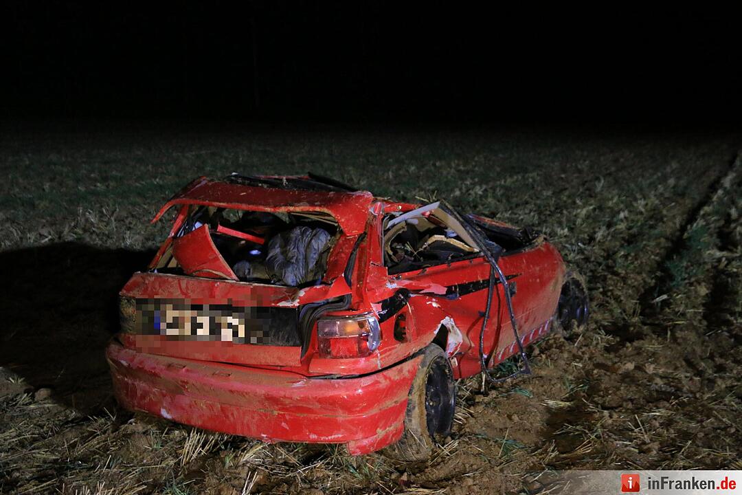 Opel überschlägt sich bei Königsfeld