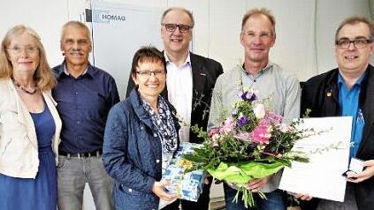 Unser Bild zeigt von links Ruth und Werner Bezold, Birgit Bodenschlägel, Reinhard Bauer, Arbeitsjubilar Michael Potzel und Geschäftsführer Jürgen Bodenschlägel. Foto: Werner Reißaus