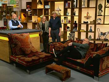 Anastasia und Sven aus Bünde wollten ihr Sofa-Set verkaufen.