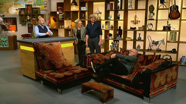 Anastasia und Sven aus Bünde wollten ihr Sofa-Set verkaufen.