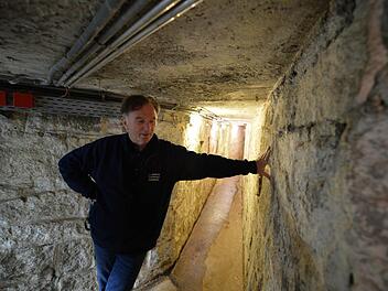 Intendant Michael Lerchenberg in einem der Gänge unter der Naturbühne Fotos: Ronald Rinklef