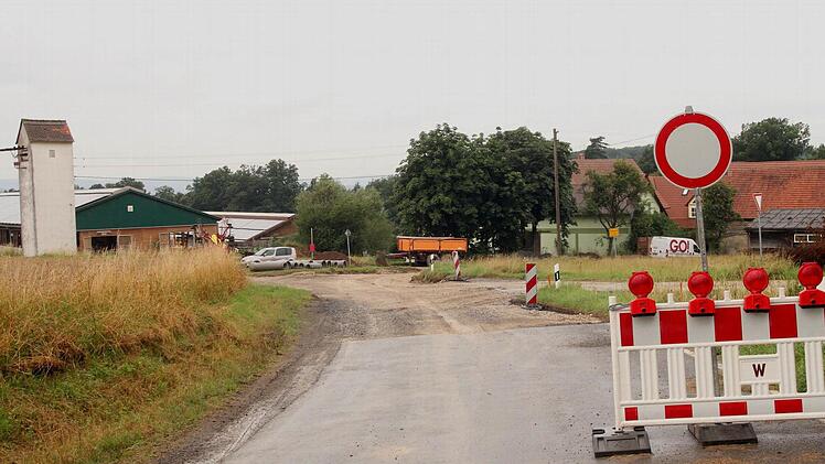 Wegen Dorferneuerungsmaßnahmen und dem Ausbau der Ortsstraße ist der Ortsteil Losbergsgereuth derzeit nur für Anlieger befahrbar.