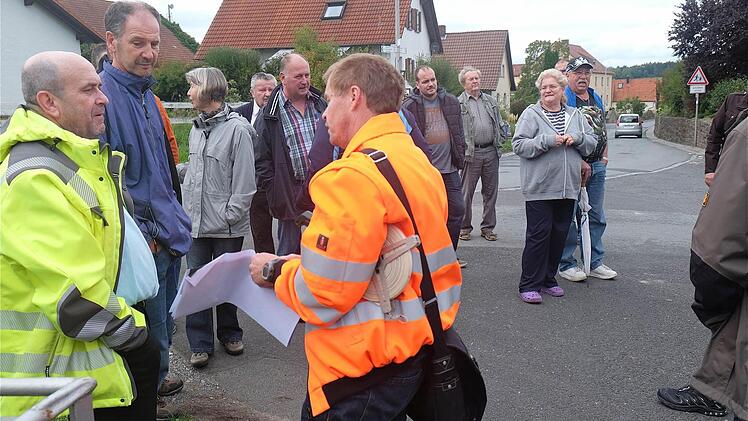 Ortsbegehung in Schwärzelbach. Foto: Gerd Schaar