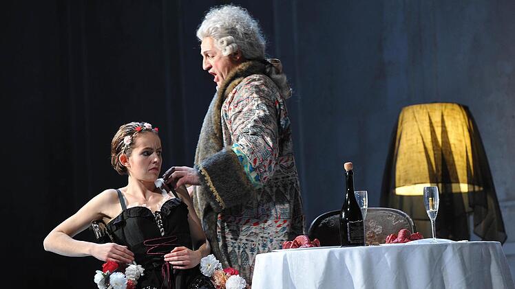 Szene aus dem "Rosenkavalier" am Landestheater Coburg.Foto: Andrea Kremper