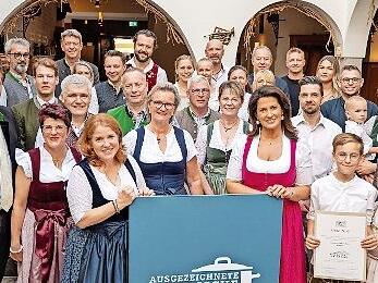 Die Preistr&auml;ger der Auszeichnung &bdquo;ausgezeichnete bayerische K&uuml;che&ldquo; bei der Preisverleihung in M&uuml;nchen