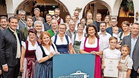 Die Preistr&auml;ger der Auszeichnung &bdquo;ausgezeichnete bayerische K&uuml;che&ldquo; bei der Preisverleihung in M&uuml;nchen