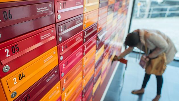 Orange Karte im Briefkasten - das steckt dahinter