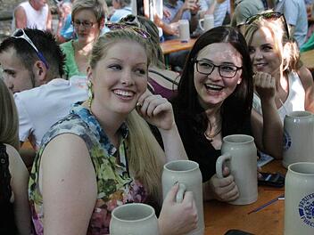 Alljährlich entwickelt sich im Forchheimer Kellerwald ein buntes Treiben. Auch heuer werden wieder eine halbe Million Gäste erwartet. Fotos: Hofbauer